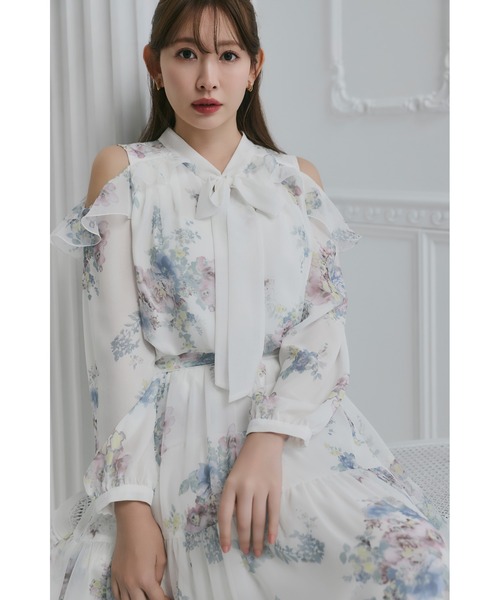 Her lip to(ハーリップトゥー)の「Isaline Bow-Tie Floral Blouse(シャツ/ブラウス・レディース・ブラック/ベージュ系/ホワイト系・S/M)」の1枚目の写真