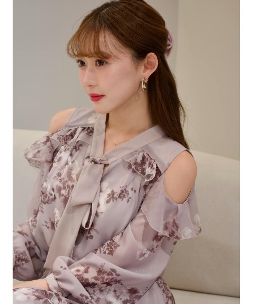 Her lip to(ハーリップトゥー)の「Isaline Bow-Tie Floral Blouse(シャツ/ブラウス・レディース・ブラック/ベージュ系/ホワイト系・S/M)」の11枚目の写真