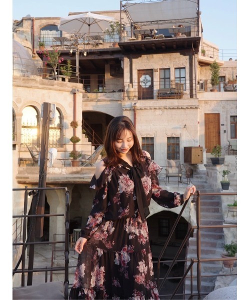 Her lip to(ハーリップトゥー)の「Isaline Bow-Tie Floral Blouse(シャツ/ブラウス・レディース・ブラック/ベージュ系/ホワイト系・S/M)」の21枚目の写真