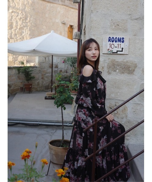 Her lip to(ハーリップトゥー)の「Isaline Bow-Tie Floral Blouse(シャツ/ブラウス・レディース・ブラック/ベージュ系/ホワイト系・S/M)」の22枚目の写真