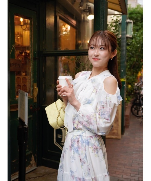 Her lip to(ハーリップトゥー)の「Isaline Bow-Tie Floral Blouse(シャツ/ブラウス・レディース・ブラック/ベージュ系/ホワイト系・S/M)」の6枚目の写真