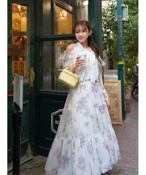Her lip to(ハーリップトゥー)の「Isaline Bow-Tie Floral Blouse(シャツ/ブラウス・レディース・ブラック/ベージュ系/ホワイト系・S/M)」の4枚目の写真