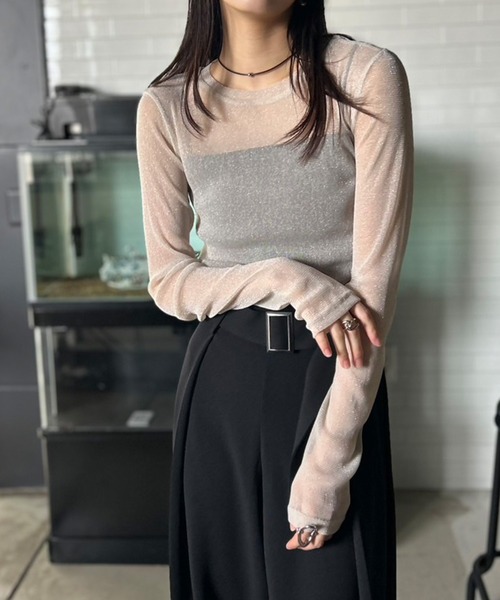 Kotoe(コトエ)の「【全8色】 ラメシアートップス クルーネック 長袖(Tシャツ/カットソー・レディース・ブラック/ワイン/アイボリー/シルバー/ブラウン/ホワイト系その他/ダークグレー/ゴールド・FREE)」の2枚目の写真