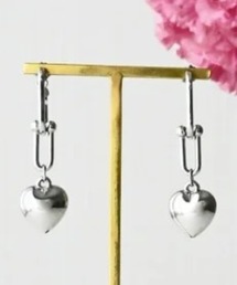 Neige（ネージュ）の「ハートチェーンピアス（ピアス（両耳用））」