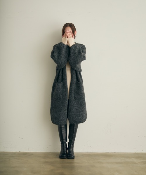 Lunea(ルネア)の「ロングニットカーディガン(ノーカラーコート・レディース・グレー/アイボリー・FREE)」の17枚目の写真