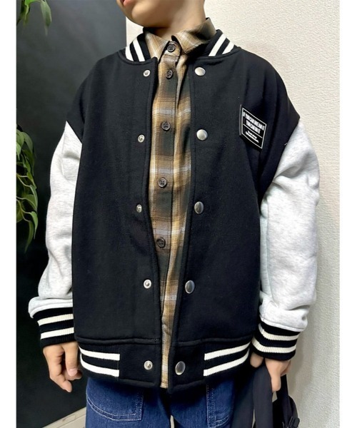 Right-on（ライトオン）の「【Refurbish】裏起毛スウェットスタジアムジャンパー（スタイリッシュ/カジュアル)（ブルゾン・キッズ・ベージュ/ブラック・130/140/150/160）」の2枚目の写真