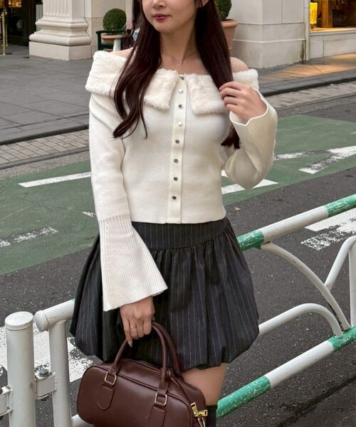 continuer de NICE CLAUP（コンティニューデナイスクラップ）の「フェイクファー衿付カーディガン（カーディガン/ボレロ・レディース・ブラック/トップグレー/アイボリー・FREE）」の4枚目の写真