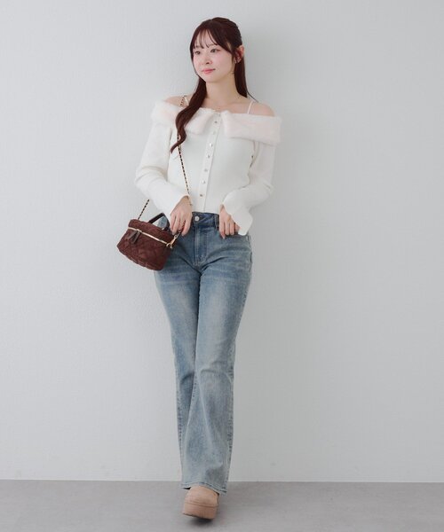 continuer de NICE CLAUP（コンティニューデナイスクラップ）の「フェイクファー衿付カーディガン（カーディガン/ボレロ・レディース・ブラック/トップグレー/アイボリー・FREE）」の15枚目の写真