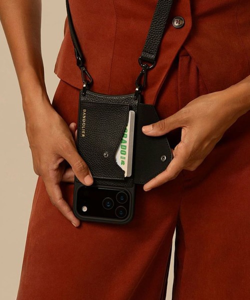 BANDOLIER（バンドリヤー）の「BANDOLIER / Hailey Side Slot iPhone 17シリーズケース（スマホケース/カバー・レディース・ブラック/ベージュ/ゴールド/シルバー/ダークラベンダー・iPhone 17 Pro/iPhone 17 Pro Max）」の22枚目の写真