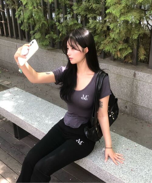 MUCENT(ムセント)の「ピストルバックレザー ダブルクロス ブーツカットコットンパンツ(その他パンツ・レディース・ブラック・SMALL/MEDIUM)」の17枚目の写真