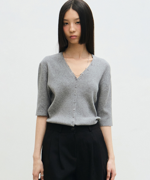 NICK&NICOLE(ニックアンドニコール)の「BUTTON SLIM KNIT HALF CARDIGAN_GRAY(カーディガン/ボレロ・レディース・その他・FREE)」の1枚目の写真