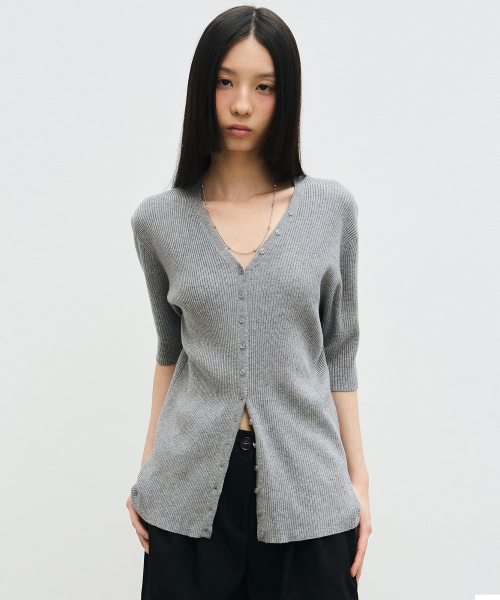 NICK&NICOLE(ニックアンドニコール)の「BUTTON SLIM KNIT HALF CARDIGAN_GRAY(カーディガン/ボレロ・レディース・その他・FREE)」の3枚目の写真