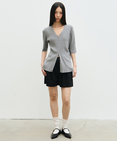 NICK&NICOLE(ニックアンドニコール)の「BUTTON SLIM KNIT HALF CARDIGAN_GRAY(カーディガン/ボレロ・レディース・その他・FREE)」の4枚目の写真