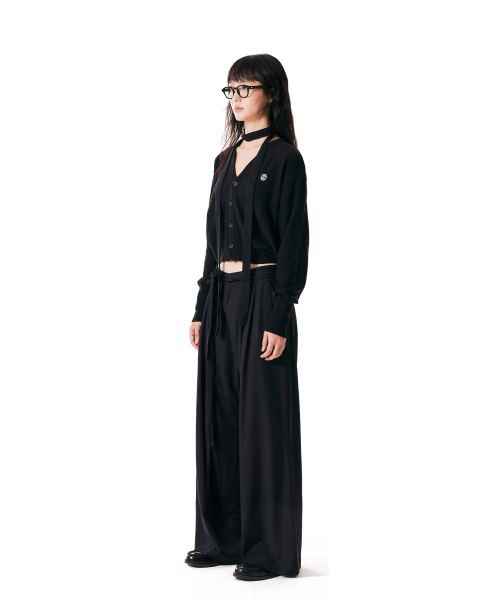 IUGAMAKARAS(イウガマカラス)の「Belted Striped Trousers (Black)(スラックス・レディース・その他・2/1)」の3枚目の写真