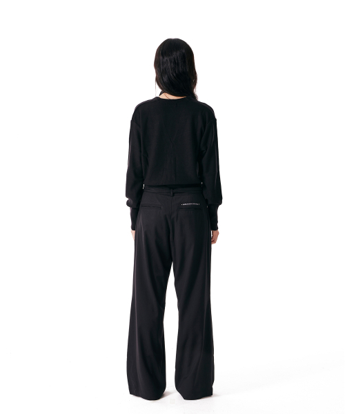 IUGAMAKARAS(イウガマカラス)の「Belted Striped Trousers (Black)(スラックス・レディース・その他・2/1)」の4枚目の写真