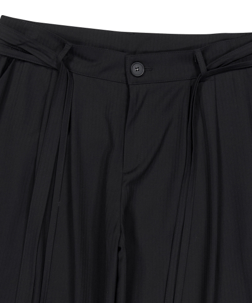 IUGAMAKARAS(イウガマカラス)の「Belted Striped Trousers (Black)(スラックス・レディース・その他・2/1)」の11枚目の写真