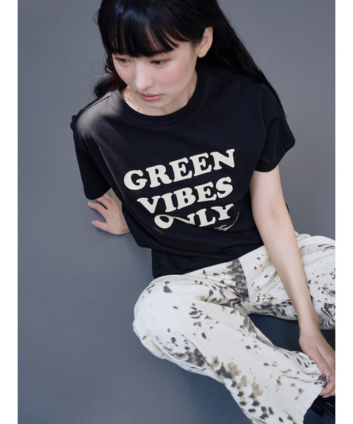 THE GREEN LAB（ザグリーンラボ）の「GREEN VIBES ONLY テクスチャーレタリング半袖Tシャツ [ブラック]（Tシャツ/カットソー・レディース・その他・FREE）」の2枚目の写真