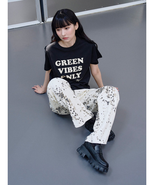 THE GREEN LAB（ザグリーンラボ）の「GREEN VIBES ONLY テクスチャーレタリング半袖Tシャツ [ブラック]（Tシャツ/カットソー・レディース・その他・FREE）」の3枚目の写真