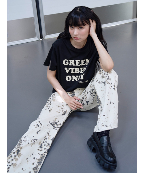 THE GREEN LAB（ザグリーンラボ）の「GREEN VIBES ONLY テクスチャーレタリング半袖Tシャツ [ブラック]（Tシャツ/カットソー・レディース・その他・FREE）」の4枚目の写真