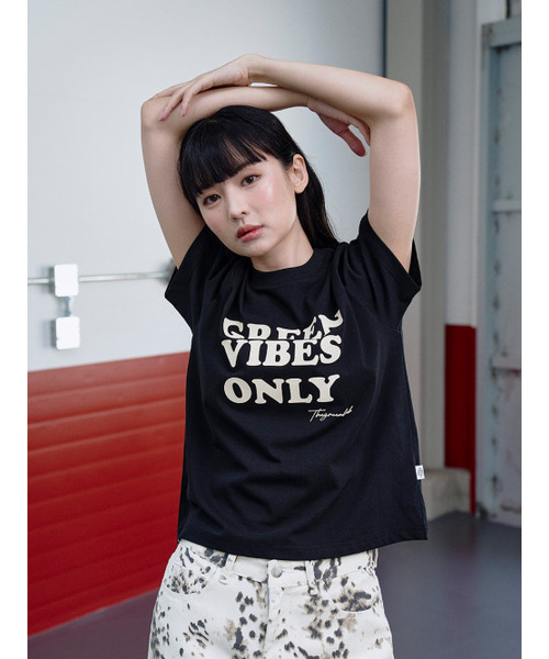 THE GREEN LAB（ザグリーンラボ）の「GREEN VIBES ONLY テクスチャーレタリング半袖Tシャツ [ブラック]（Tシャツ/カットソー・レディース・その他・FREE）」の5枚目の写真