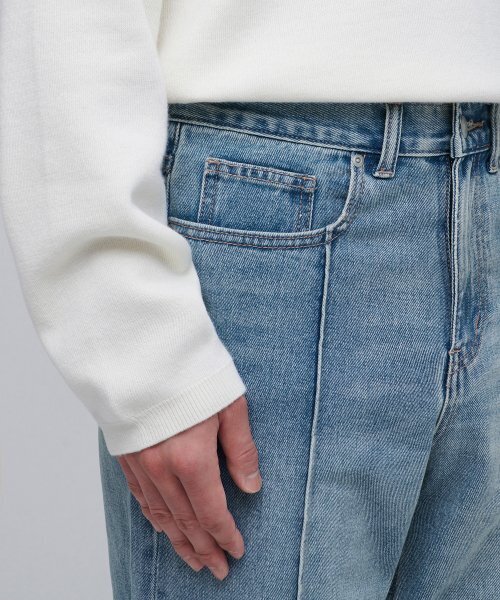 MUSINSA STANDARD（ムシンサスタンダード）の「ピンタックレギュラーフィットデニムパンツ[ライトインディゴ]（デニムパンツ・メンズ・その他・40/38/42/26/27/28/29/36/34/32/30/31/33）」の5枚目の写真