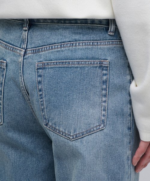 MUSINSA STANDARD（ムシンサスタンダード）の「ピンタックレギュラーフィットデニムパンツ[ライトインディゴ]（デニムパンツ・メンズ・その他・40/38/42/26/27/28/29/36/34/32/30/31/33）」の6枚目の写真