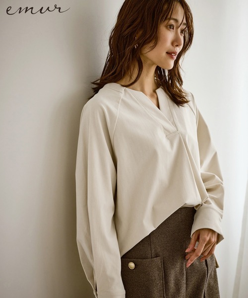 ROPE' PICNIC(ロペピクニック)の「【emur/エミュール】ストレッチ起毛あわせネックブラウス(シャツ/ブラウス・レディース・キナリ/ブルー/ブラック・38)」の2枚目の写真
