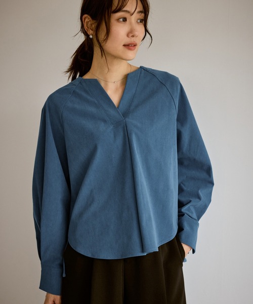 ROPE' PICNIC(ロペピクニック)の「【emur/エミュール】ストレッチ起毛あわせネックブラウス(シャツ/ブラウス・レディース・キナリ/ブルー/ブラック・38)」の6枚目の写真
