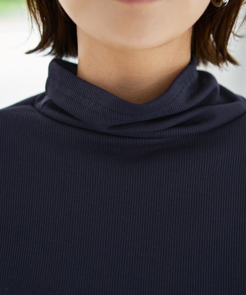 STYLE DELI(スタイルデリ)の「やわらか薄リブルーズタートルトップス(Tシャツ/カットソー・レディース・レッド/ネイビー・FREE)」の4枚目の写真