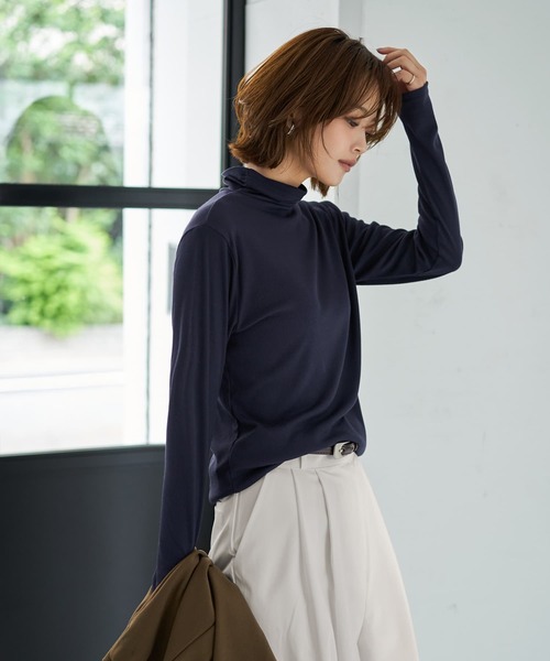 STYLE DELI(スタイルデリ)の「やわらか薄リブルーズタートルトップス(Tシャツ/カットソー・レディース・レッド/ネイビー・FREE)」の5枚目の写真