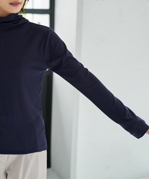 STYLE DELI(スタイルデリ)の「やわらか薄リブルーズタートルトップス(Tシャツ/カットソー・レディース・レッド/ネイビー・FREE)」の8枚目の写真