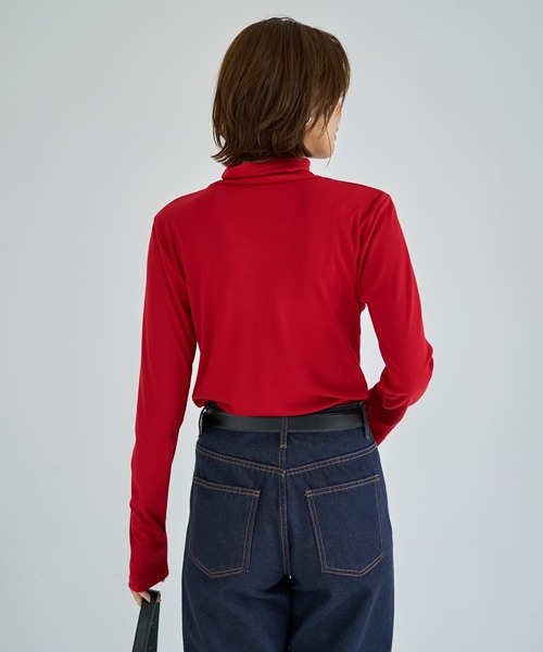 STYLE DELI(スタイルデリ)の「やわらか薄リブルーズタートルトップス(Tシャツ/カットソー・レディース・レッド/ネイビー・FREE)」の13枚目の写真