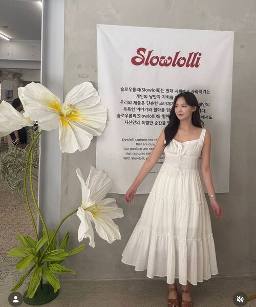 SLOWLOLLI(スローローリ)の「Ribbon shirring sleeveless dress_4 Colors(ワンピース・レディース・アイボリー/ブラック/ブルー/インディゴブルー/オレンジ・FREE/2(L))」の17枚目の写真
