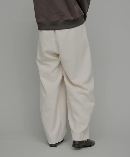 URBAN RESEARCH Sonny Label（アーバンリサーチサニーレーベル）の「『UR TECH SMOOTHLUXE』イージーワイドコクーンパンツ（その他パンツ・レディース・グレー/ホワイト系その他・36/38）」の6枚目の写真