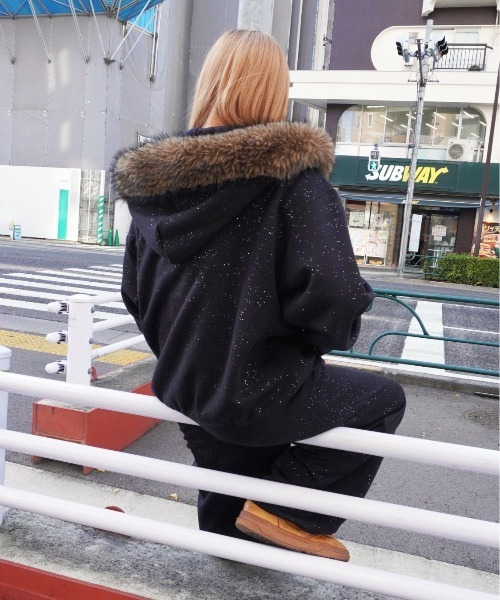 almo(アルモ)の「ラメボリュームファーZIPパーカー(RO)(パーカー・メンズ・ホワイト/ブラック系1/ブラック系2/チャコールグレー・FREE)」の16枚目の写真