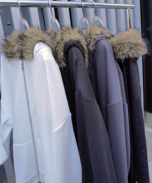 almo(アルモ)の「ラメボリュームファーZIPパーカー(RO)(パーカー・メンズ・ホワイト/ブラック系1/ブラック系2/チャコールグレー・FREE)」の7枚目の写真