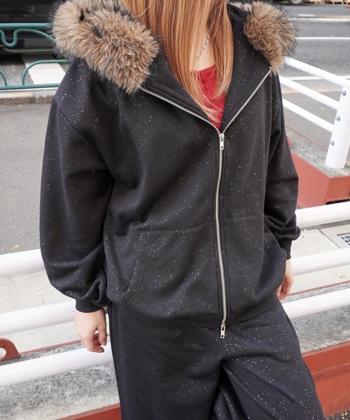 almo(アルモ)の「ラメボリュームファーZIPパーカー(RO)(パーカー・メンズ・ホワイト/ブラック系1/ブラック系2/チャコールグレー・FREE)」の10枚目の写真