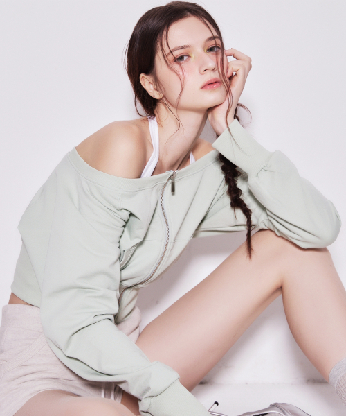 A.R.U(エイアールユー)の「OFF SHOULDER ZIP UP(パーカー・レディース・ブラック/アイボリー/ミント・SMALL/MEDIUM)」の6枚目の写真