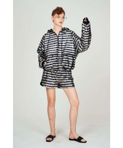GREEDILOUS(グリディアス)の「ストライプスパンコールストリングショーツ(その他パンツ・レディース・その他・SMALL/MEDIUM/LARGE/X-SMALL)」の1枚目の写真