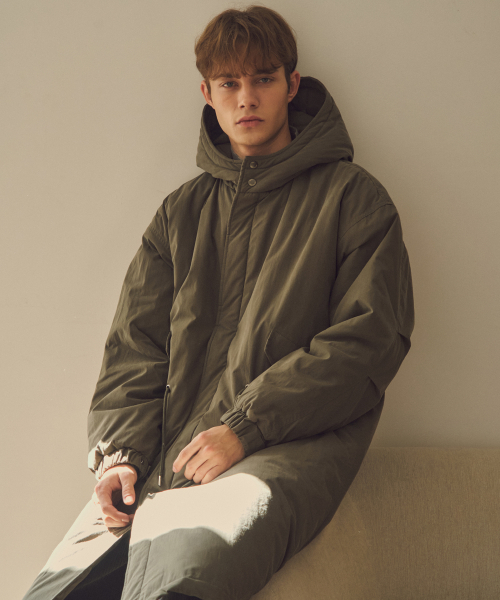 WEDNESDAY OASIS(ウェンズデーオアシス)の「M-65フィッシュテイルフードパディングミリタリーコート_KHAKI(ダウンジャケット/コート・メンズ・カーキ・LARGE/MEDIUM)」の2枚目の写真