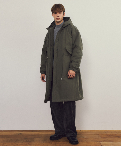 WEDNESDAY OASIS(ウェンズデーオアシス)の「M-65フィッシュテイルフードパディングミリタリーコート_KHAKI(ダウンジャケット/コート・メンズ・カーキ・LARGE/MEDIUM)」の3枚目の写真