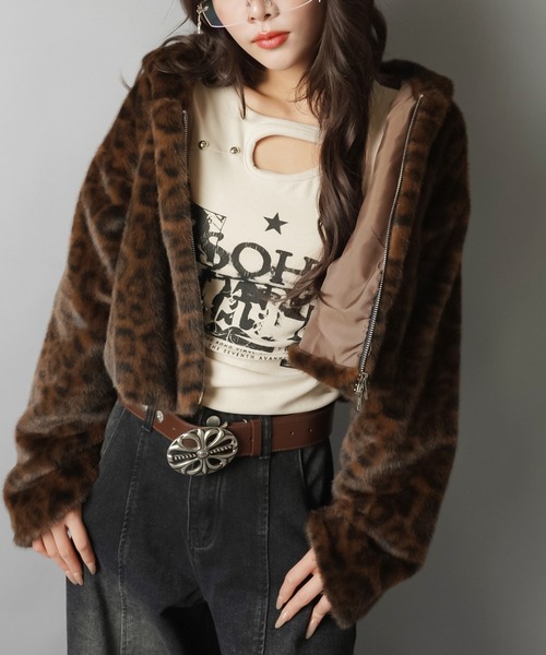 SPINNS(スピンズ)の「アニマル柄で主役級の可愛さ★フード付きショートファーブルゾン(ブルゾン・レディース・レオパード/アニマル・ONESIZE)」の5枚目の写真