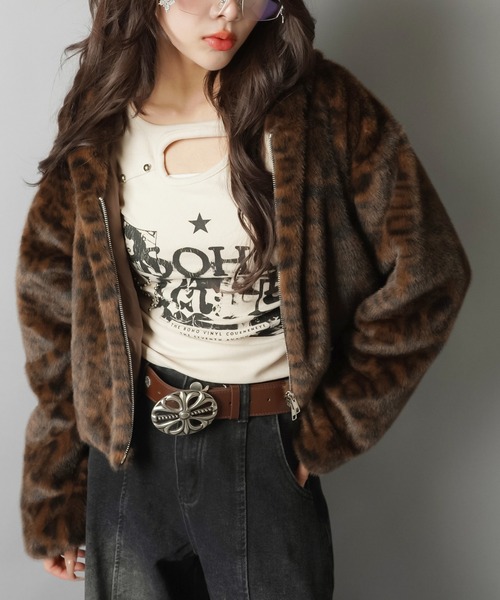 SPINNS(スピンズ)の「アニマル柄で主役級の可愛さ★フード付きショートファーブルゾン(ブルゾン・レディース・レオパード/アニマル・ONESIZE)」の6枚目の写真