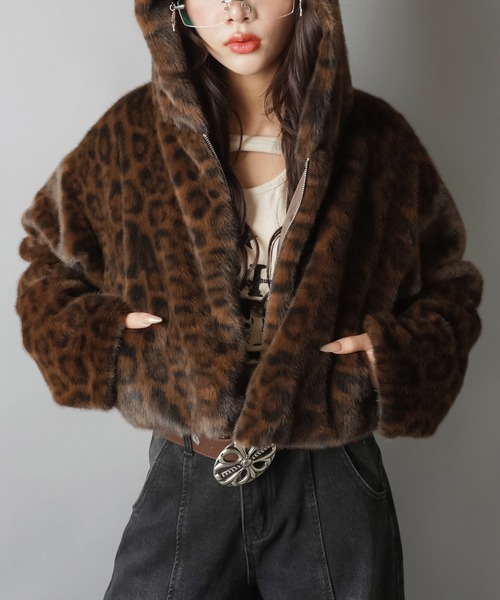 SPINNS(スピンズ)の「アニマル柄で主役級の可愛さ★フード付きショートファーブルゾン(ブルゾン・レディース・レオパード/アニマル・ONESIZE)」の4枚目の写真