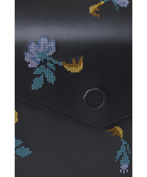 SHINYAKOZUKA(シンヤコヅカ)の「BIG INVITATION WITH TSUCHIYA KABAN WITH EMBROIDERING(メッセンジャーバッグ・メンズ・ブラック・ONE SIZE)」の3枚目の写真