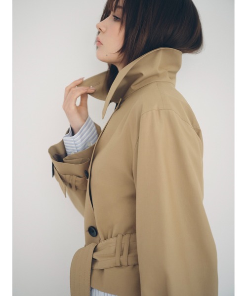 FRAY I.D（フレイアイディー）の「ボリュームスリーブショートトレンチコート／撥水（トレンチコート・レディース・ライトベージュ/ベージュ/ネイビー・0/1）」の4枚目の写真