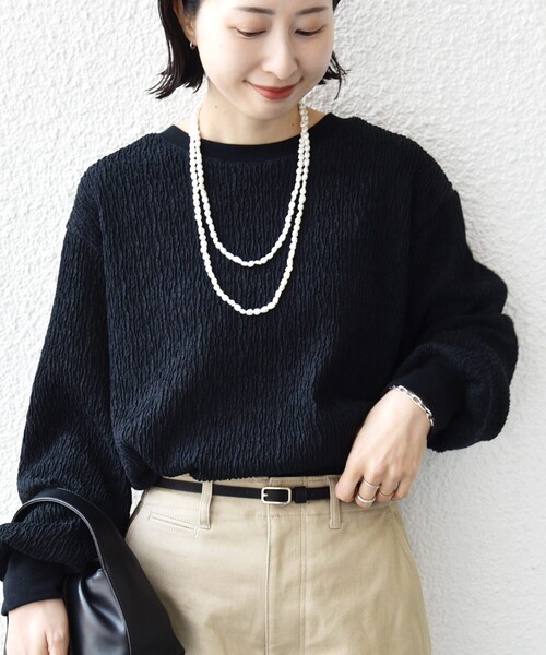 SHIPS(シップス)の「【WEB限定】〈手洗い可能〉ウェーブ クレープ ヘンリー 2WAY プルオーバー(Tシャツ/カットソー・レディース・ベージュ/ブラック/ナチュラル・ONE SIZE)」の2枚目の写真