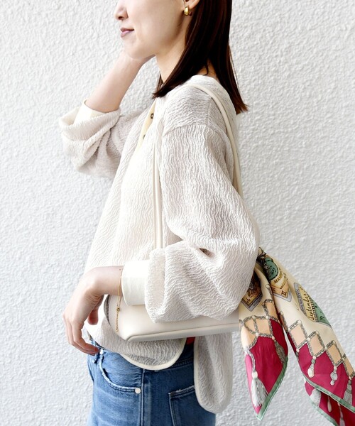 SHIPS(シップス)の「【WEB限定】〈手洗い可能〉ウェーブ クレープ ヘンリー 2WAY プルオーバー(Tシャツ/カットソー・レディース・ベージュ/ブラック/ナチュラル・ONE SIZE)」の11枚目の写真