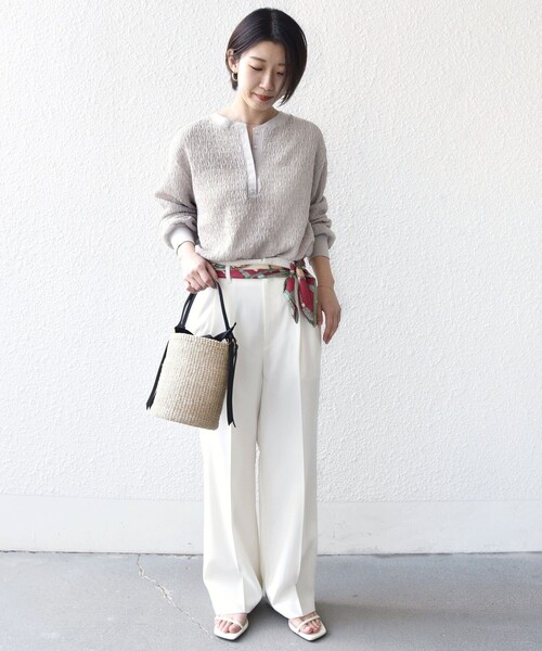 SHIPS(シップス)の「【WEB限定】〈手洗い可能〉ウェーブ クレープ ヘンリー 2WAY プルオーバー(Tシャツ/カットソー・レディース・ベージュ/ブラック/ナチュラル・ONE SIZE)」の10枚目の写真