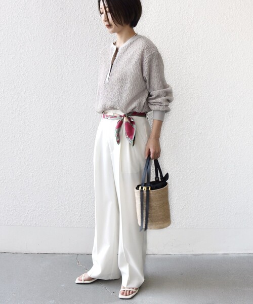 SHIPS(シップス)の「【WEB限定】〈手洗い可能〉ウェーブ クレープ ヘンリー 2WAY プルオーバー(Tシャツ/カットソー・レディース・ベージュ/ブラック/ナチュラル・ONE SIZE)」の16枚目の写真